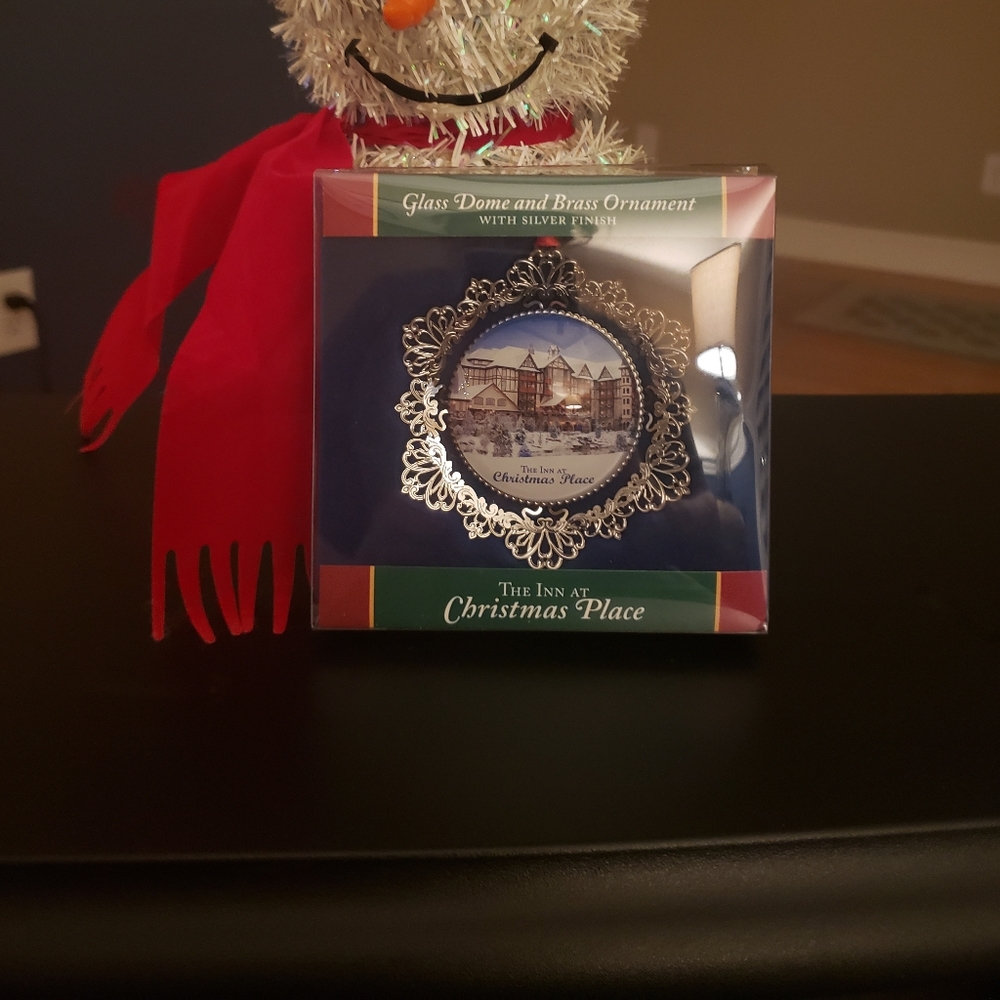 NWT The Inn At Christmas Place Ornament